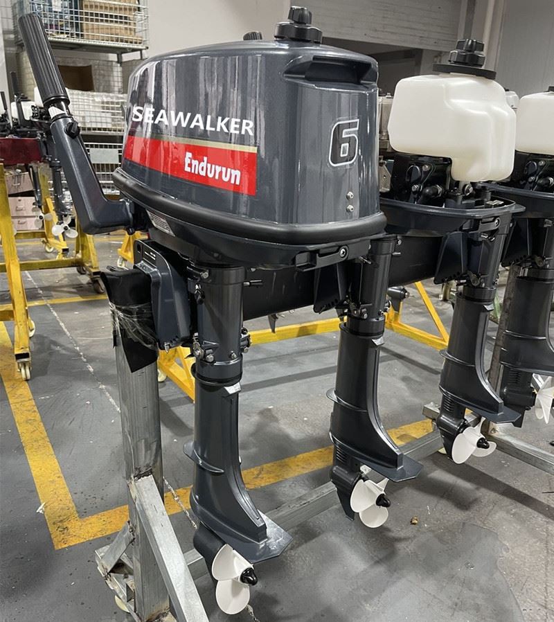 2ストローク船外機の利点は何ですか